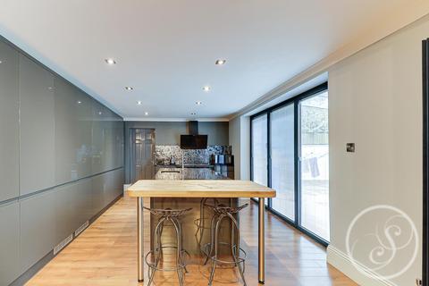 435 Harrogate Road, Leeds, LS17 7AB