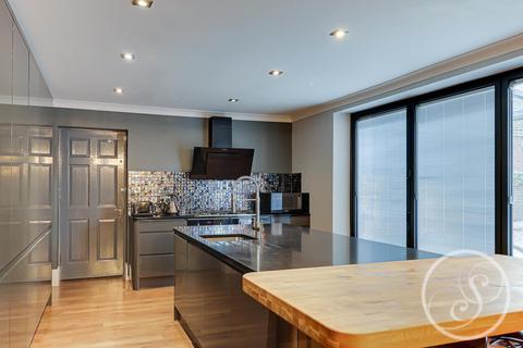435 Harrogate Road, Leeds, LS17 7AB