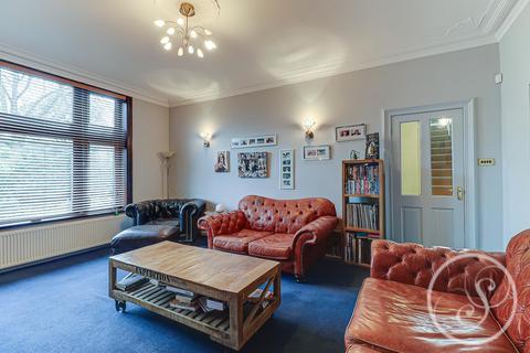 435 Harrogate Road, Leeds, LS17 7AB