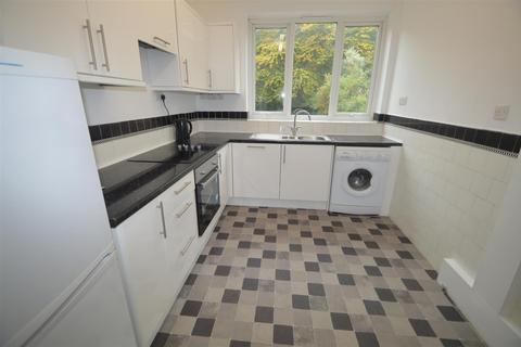 4 bedroom house to rent - Odell Close, Barking