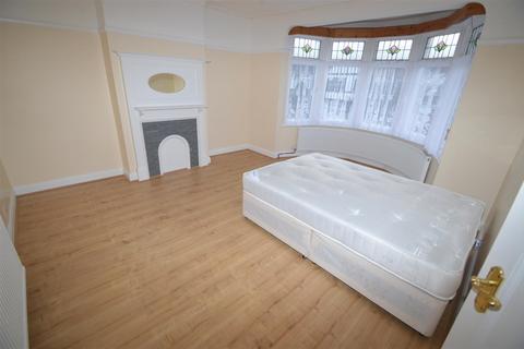 4 bedroom house to rent - Odell Close, Barking