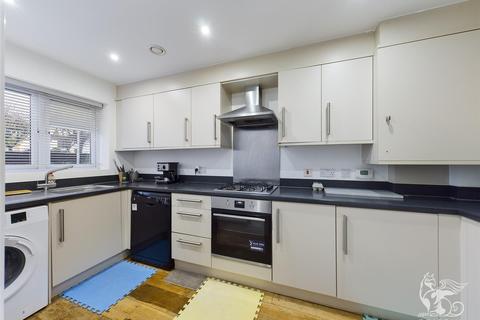 3 bedroom end of terrace house for sale - London Road, Grays