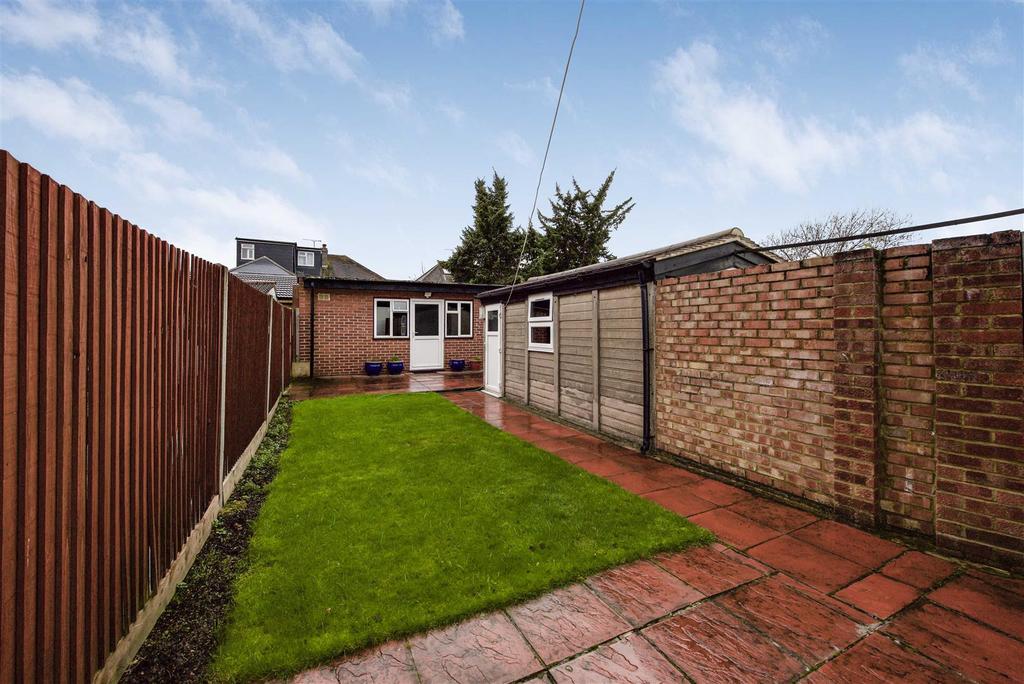 Ellerdine Road, Hounslow/Whitton Borders 4 bed semidetached house £
