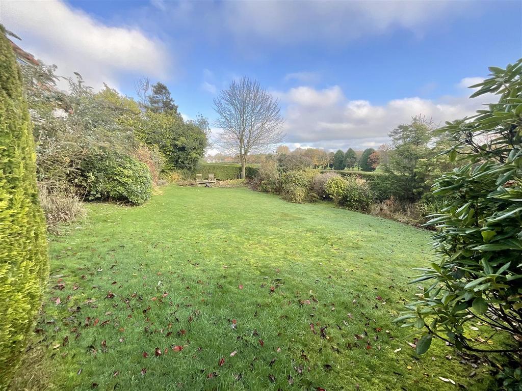 Deepdale Avenue, Scarborough 4 bed detached house £420,000