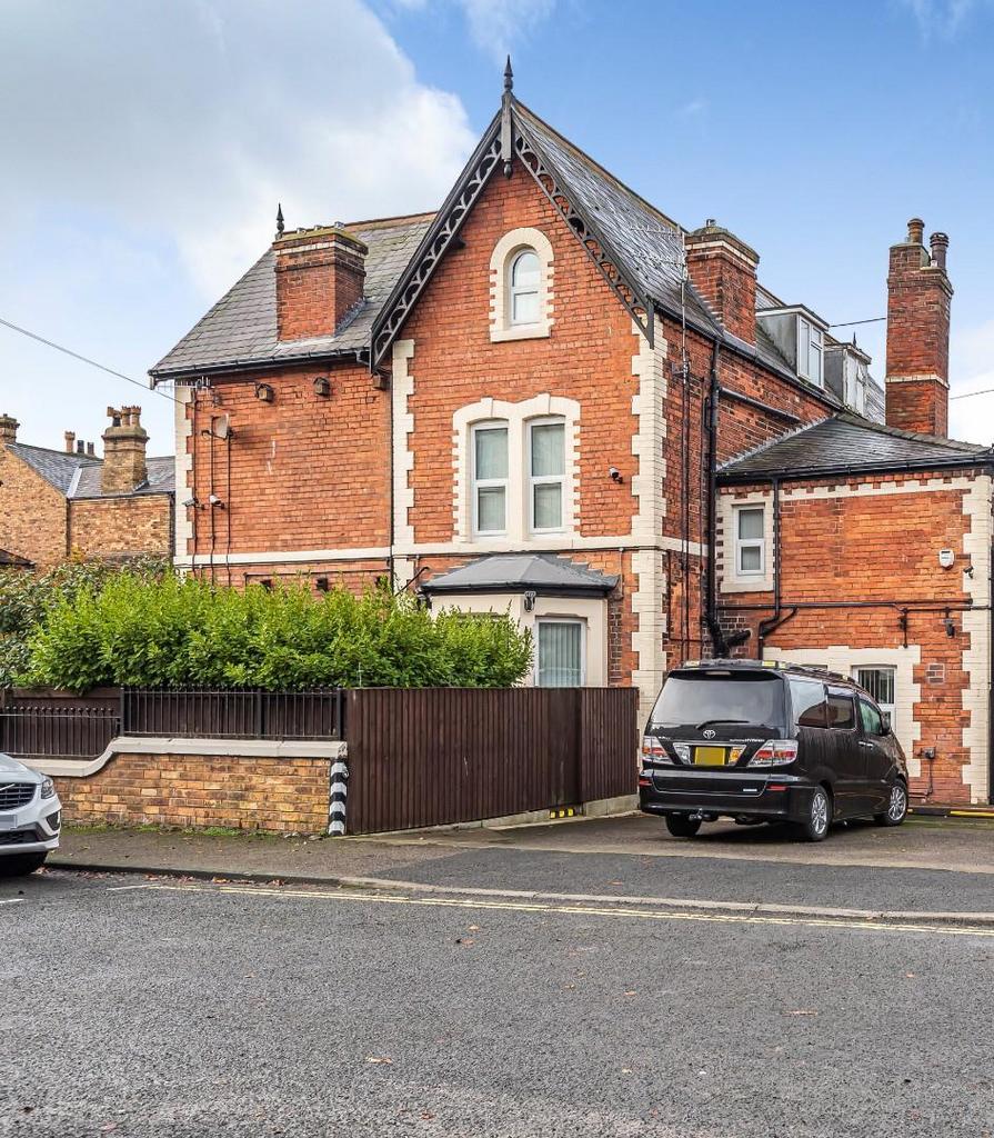 Cromwell Road, Scarborough, YO11 2DR 5 bed semidetached house for sale