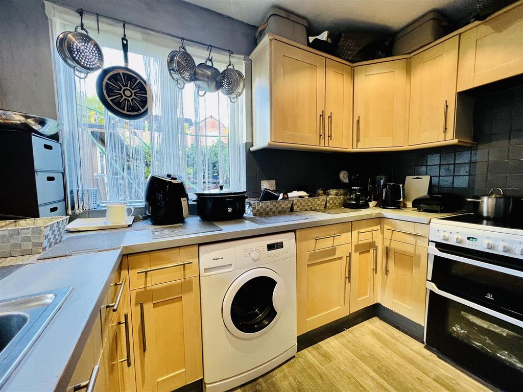 Deansgate Lane, Timperley, Altrincham 3 bed semidetached house £385,000