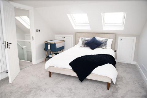 5 bedroom semi-detached house to rent - Carlisle Road, Hampton