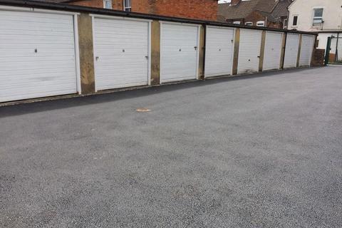 Garage to rent - Devizes Road, Salisbury