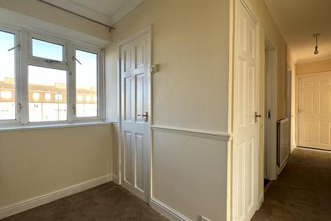 2 bedroom flat to rent - London Road, Barking, IG11 8DD