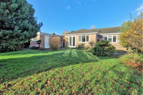 3 bedroom detached bungalow for sale - Lakeside, Newent