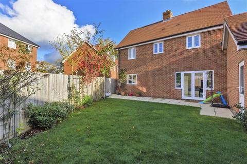 3 bedroom detached house for sale - Charity Way Crowthorne, Berkshire, RG45 6GU