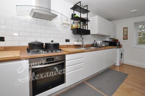 3 bedroom apartment for sale - Kintyre Close, London