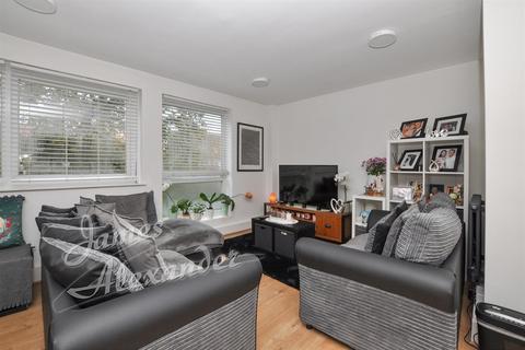 3 bedroom apartment for sale - Kintyre Close, London