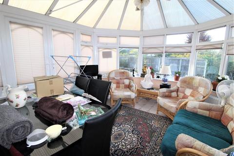 5 bedroom detached bungalow for sale - Princes Avenue, Minster On Sea, Sheerness