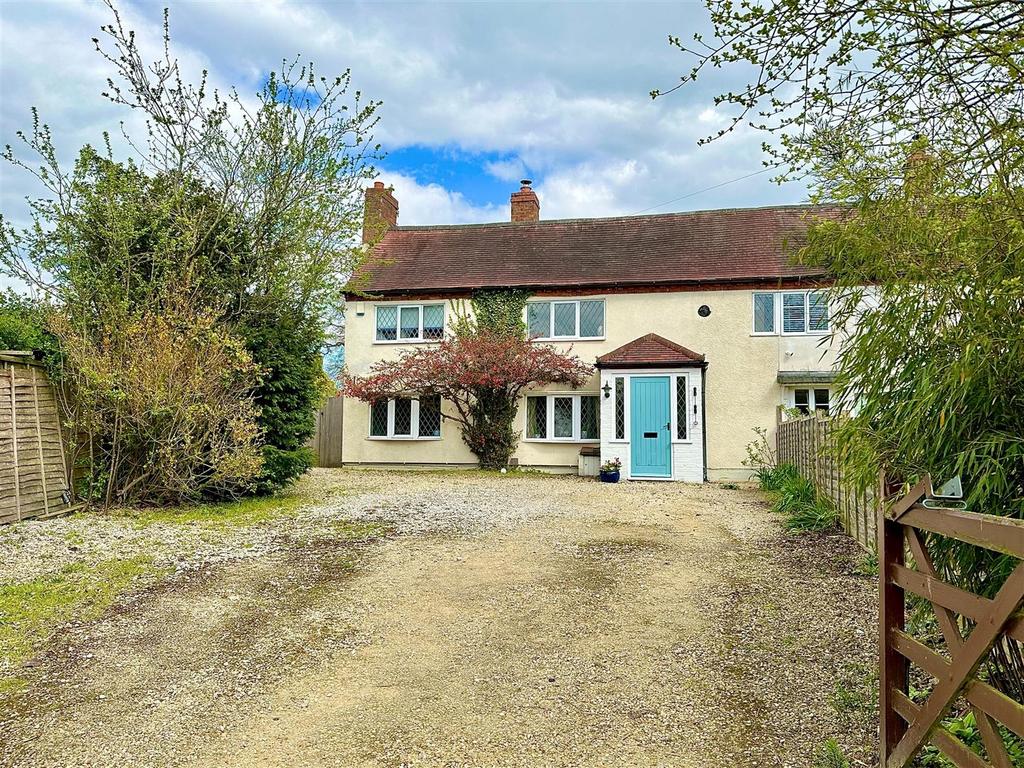 Chestnut Road, Astwood Bank 3 bed semidetached house £435,000