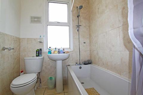 1 bedroom in a house share to rent - Beedell Avenue, Westcliff On Sea