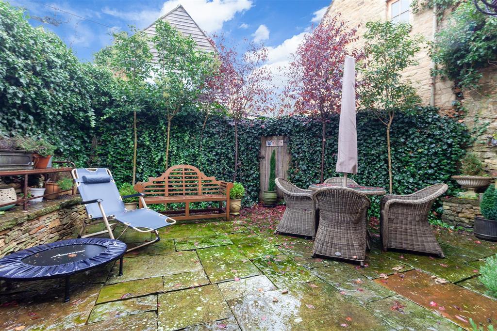 Lower High Street, Burford 4 bed cottage £835,000