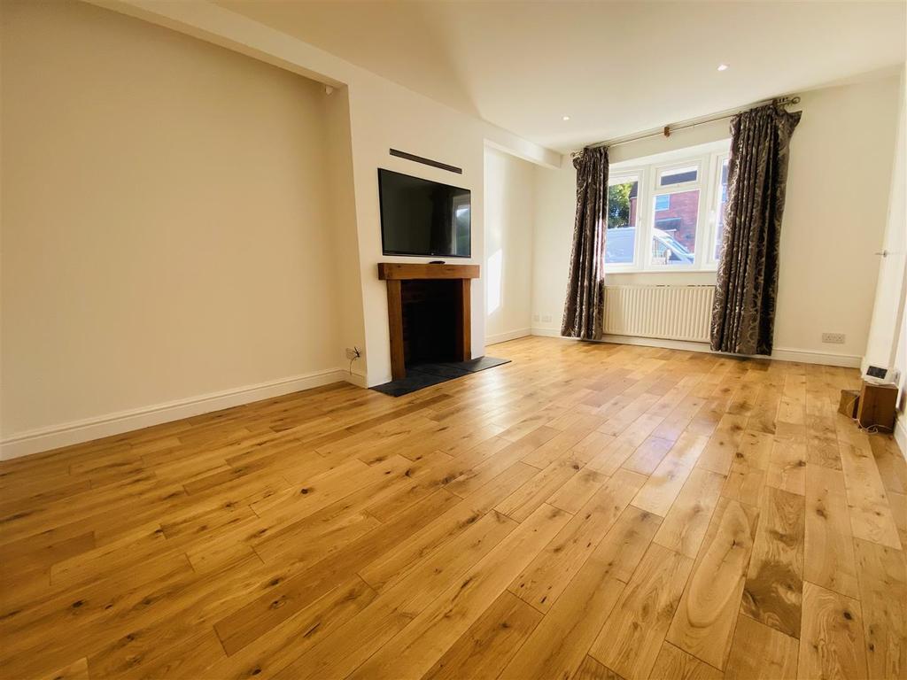 12 Moatbrook Avenue, Codsall 3 bed semidetached house to rent £1,100