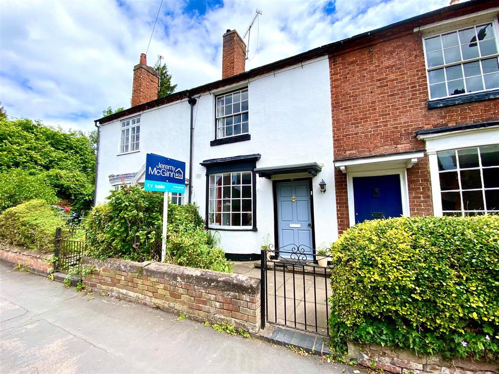 Priory Road, Alcester 2 bed character property £250,000