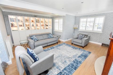 2 Westway, South Woodham Ferrers, Chelmsford, CM3 5NX