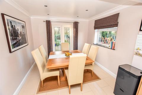 2 Westway, South Woodham Ferrers, Chelmsford, CM3 5NX