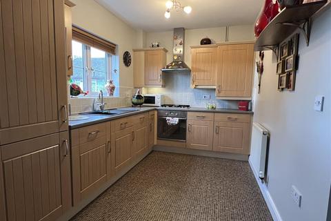 4 Dovecliffe View, Worsbrough, Barnsley, S70 4RR