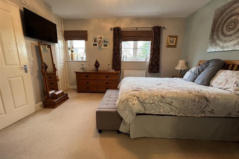 4 Dovecliffe View, Worsbrough, Barnsley, S70 4RR