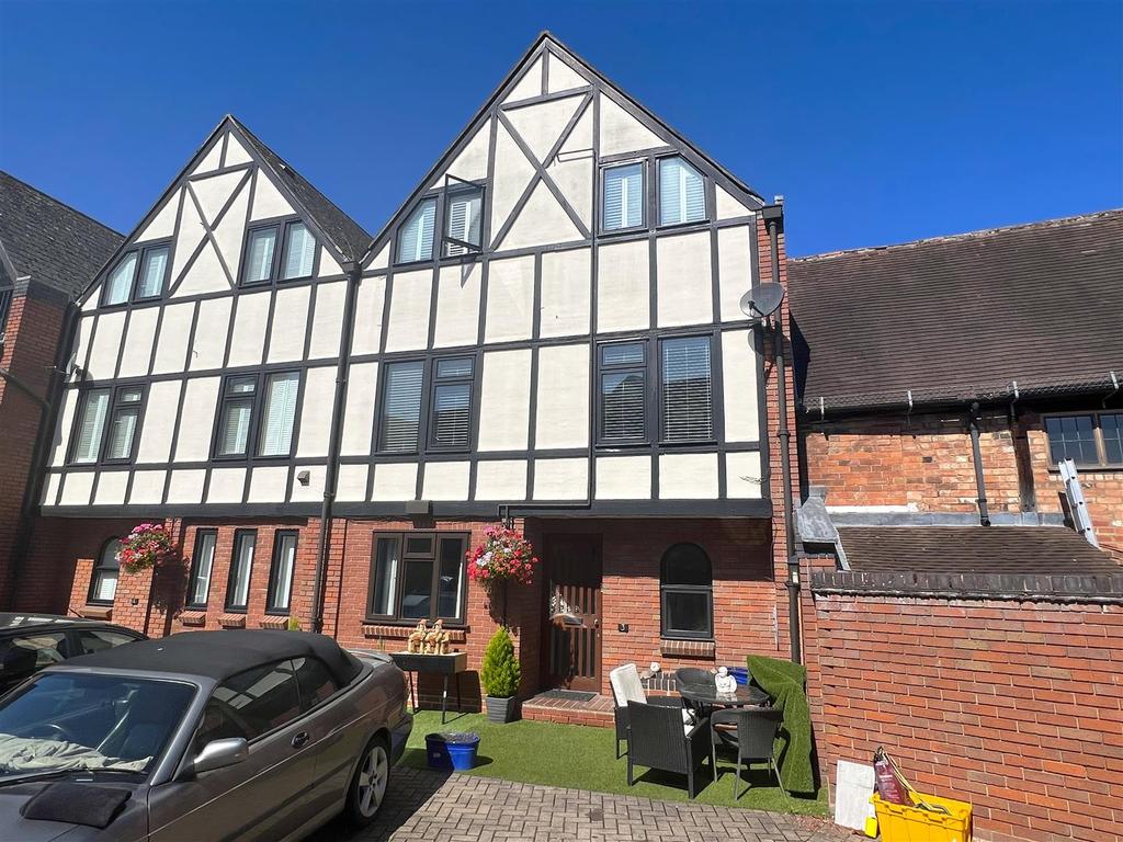 Lysander Court, Ely Street, StratfordUponAvon 4 bed end of terrace