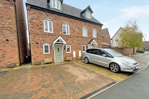 3 bedroom semi-detached house for sale - Otters Holt, Stratford-Upon-Avon