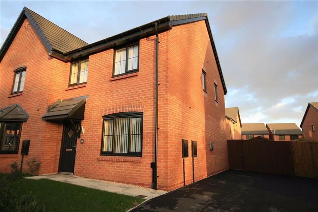 Ashton Hill Lane, Droylsden 3 bed semidetached house £1,350 pcm (£
