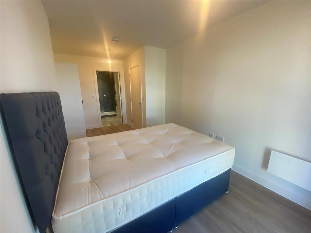 Master Bedroom 1.jpg
