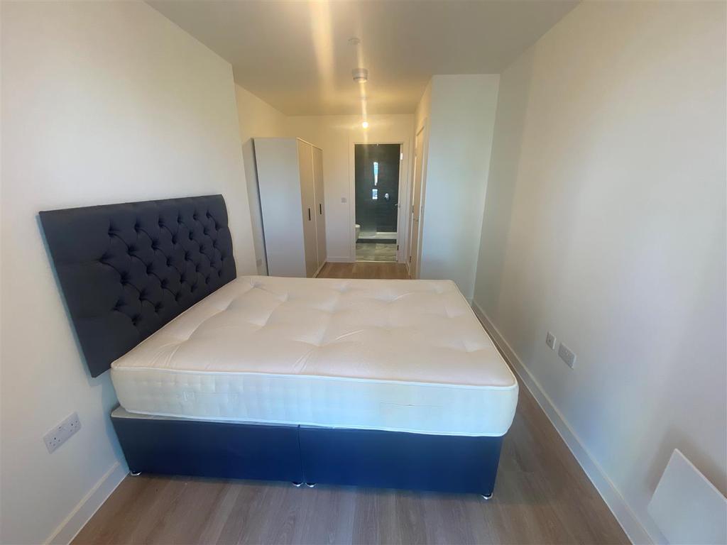 Master bedroom 2.jpg