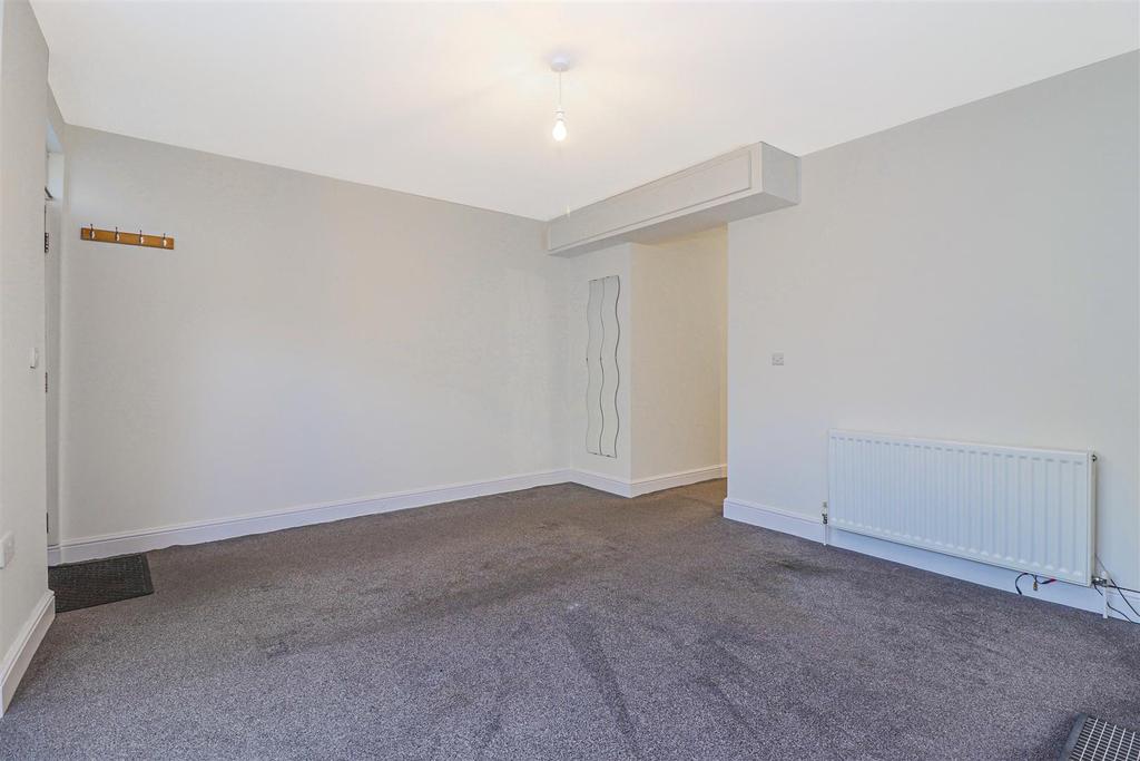 Whitley Road, Hoddesdon, Hertfordshire 1 bed £1,075 pcm (£