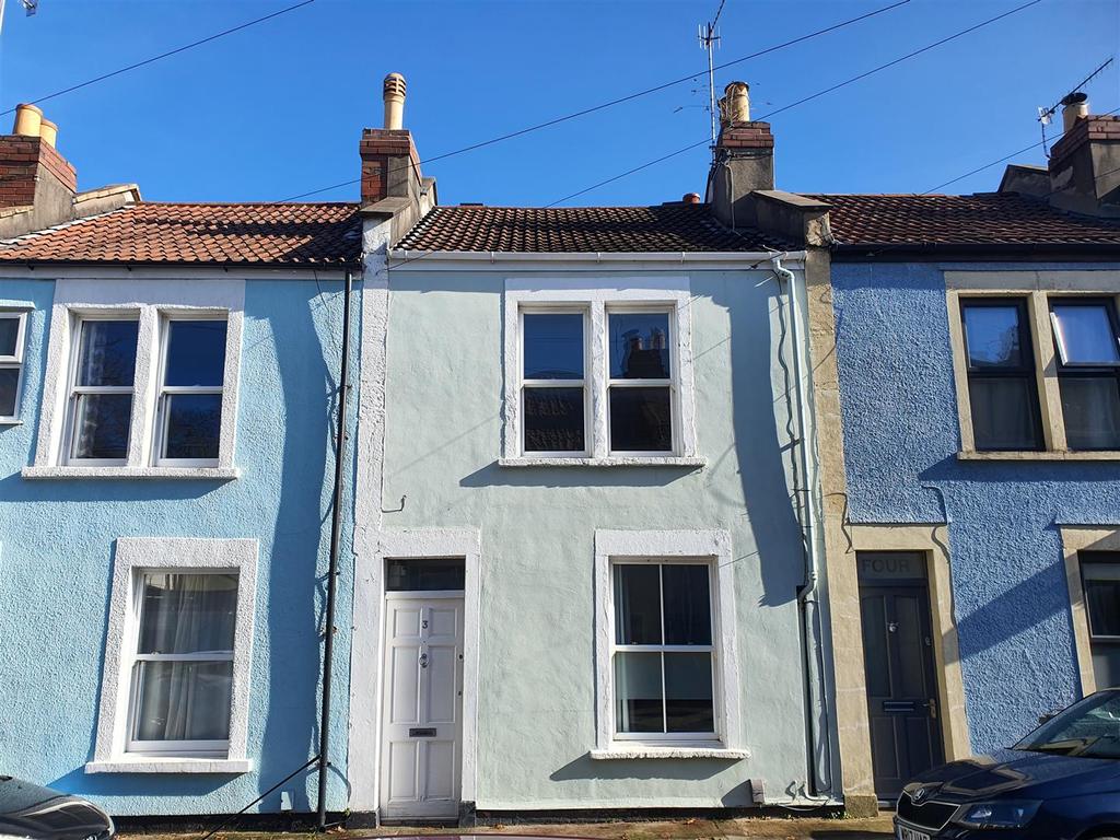 Maidstone Street, Victoria Park 2 bed terraced house £1,400 pcm (£323 pw)