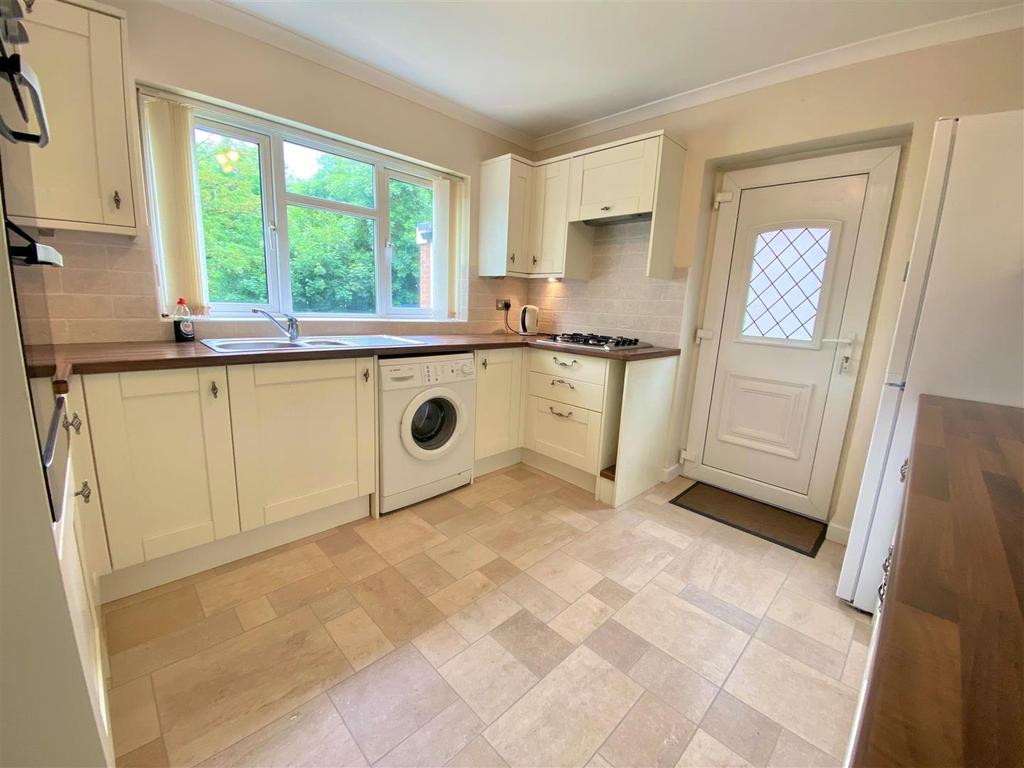 Woodberrow Lane, Crabbs Cross, Redditch 3 bed detached house £330,000