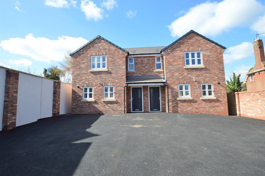 Alcester Road, Studley 2 bed semidetached house for sale £190,000