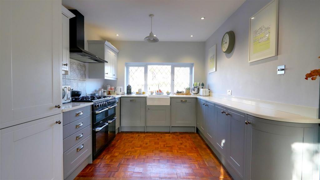 Grange Road, Saltford, Bristol 3 bed detached house £675,000