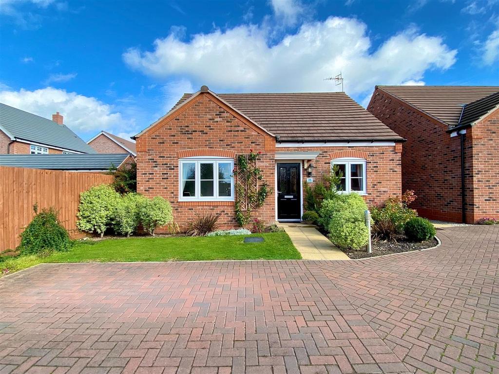 Ross Crescent, Inkberrow 2 bed detached bungalow £390,000