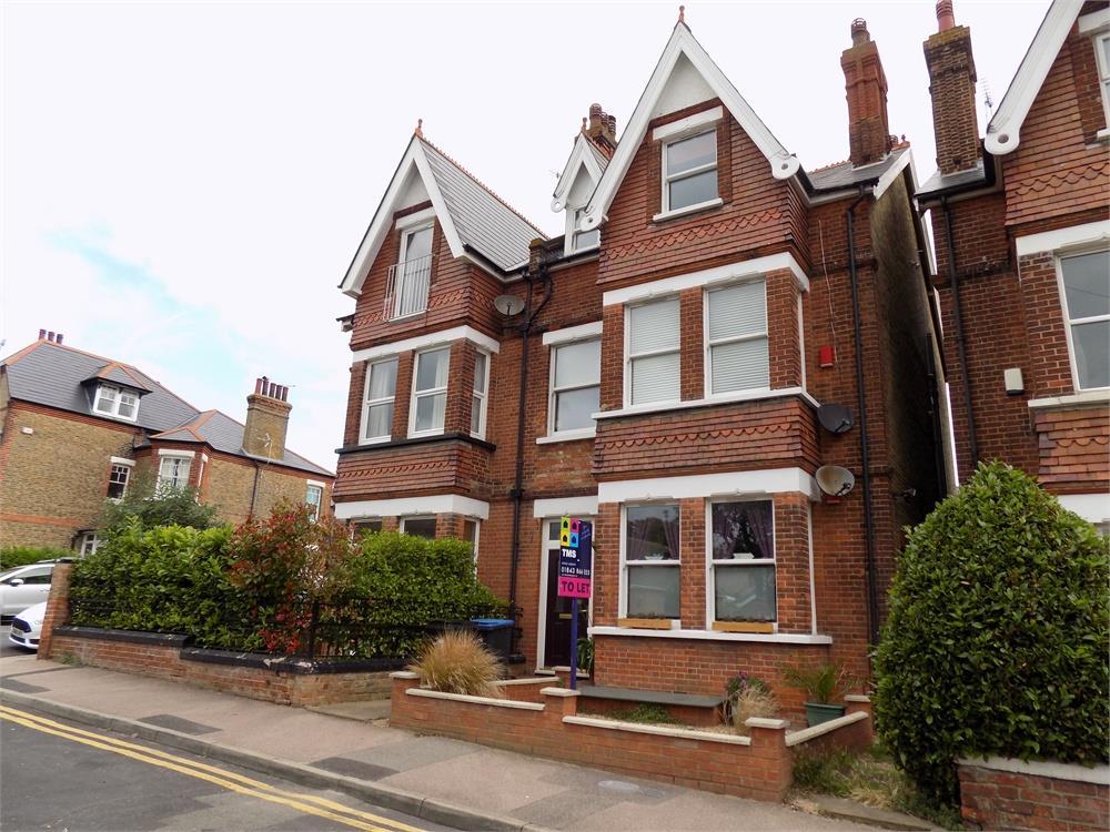 33 West Cliff Road, Broadstairs 2 bed apartment £850 pcm (£196 pw)