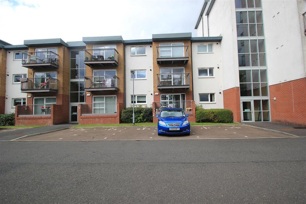 Scapa Way, Stepps, Glasgow 2 bed flat £850 pcm (£196 pw)