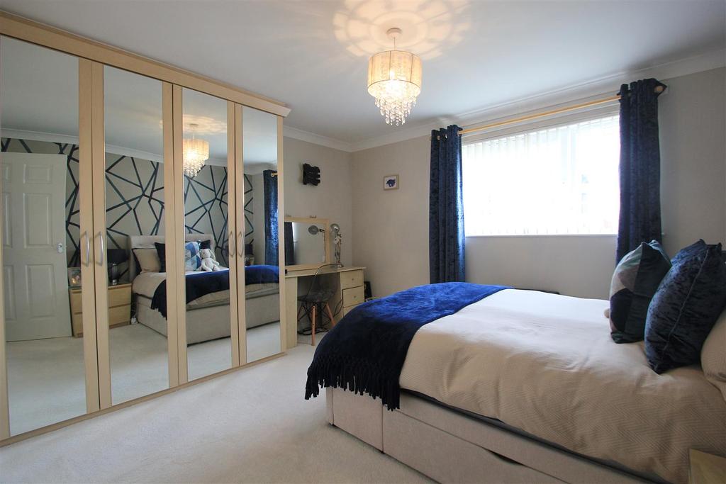 Scapa Way, Stepps, Glasgow 2 bed flat £850 pcm (£196 pw)