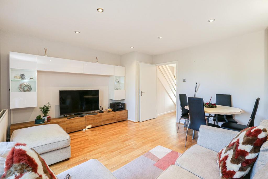 Acorn Way, Forest Hill, SE23 2 bed terraced house - £400,000