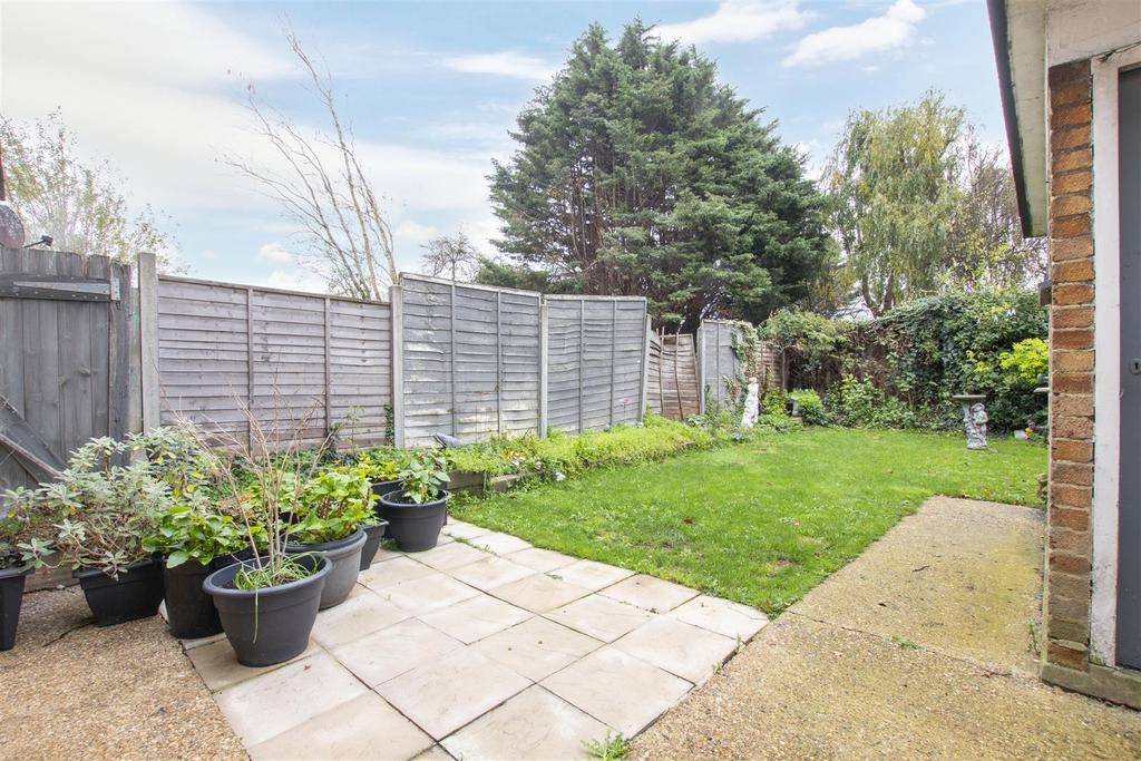 Leven Drive, Waltham Cross 3 bed terraced house £425,000