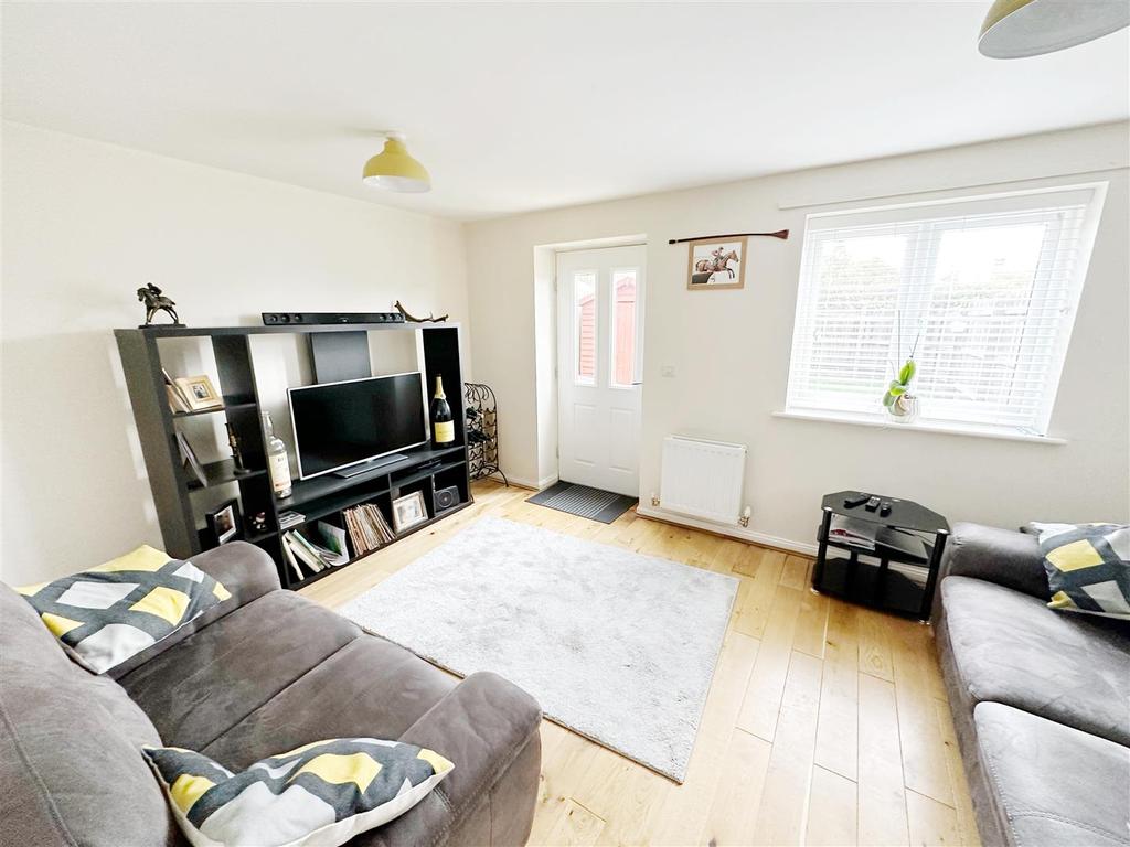 Ross Crescent, Inkberrow 2 bed semidetached house £125,000