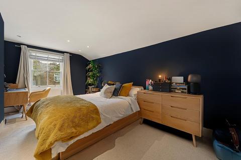 Flat 2, 2 Solon Road, London, SW2 5UY