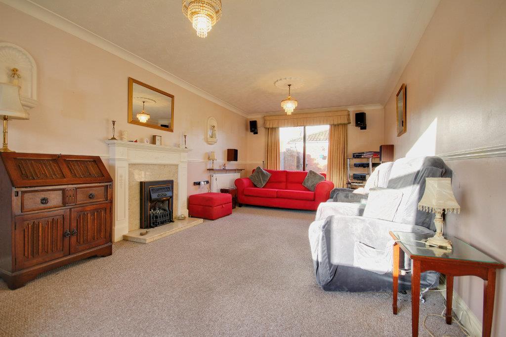 Oaklands Drive, Willerby, Hull 4 bed detached house for sale £300,000