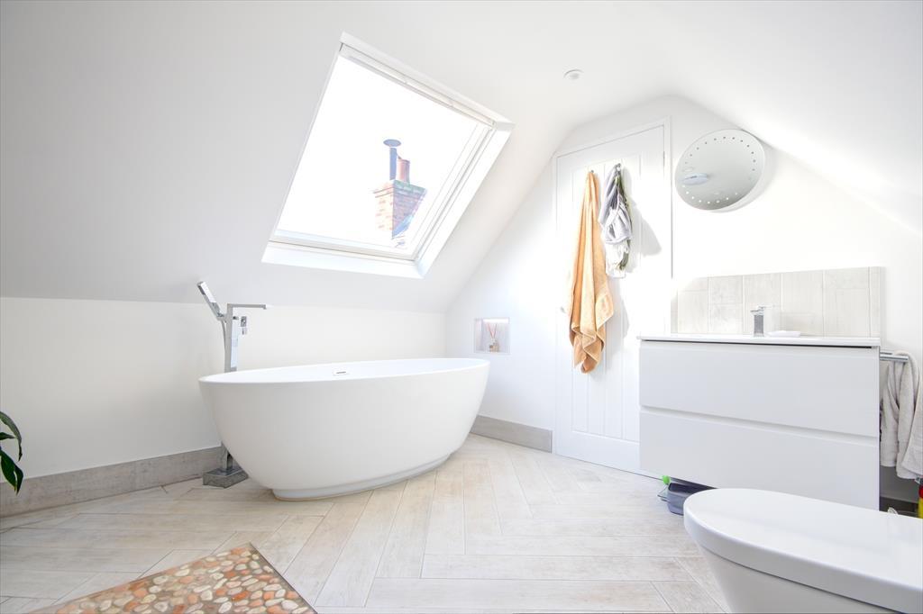 Master En Suite 2.jpg