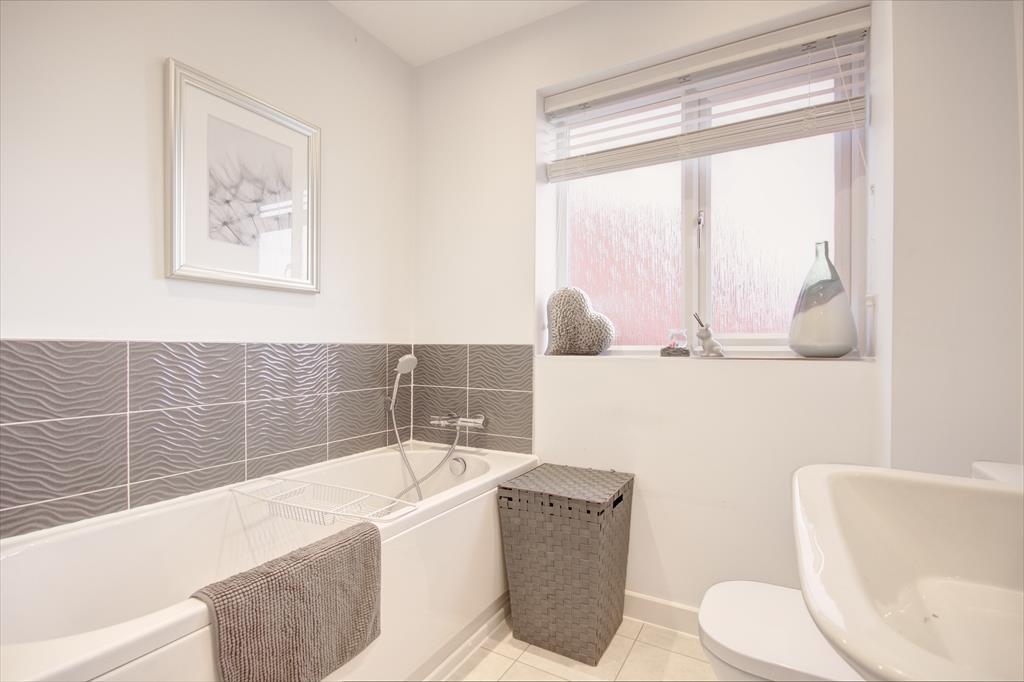Bathroom 2.jpg