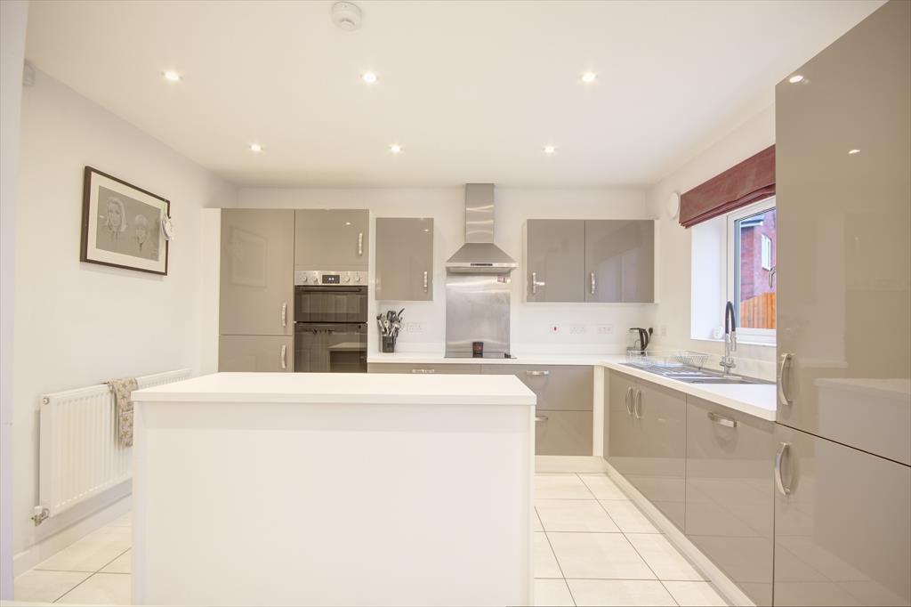 Kitchen 2.jpg