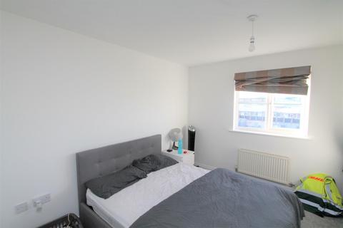 2 bedroom flat to rent - St Lukes Court, Hatfield